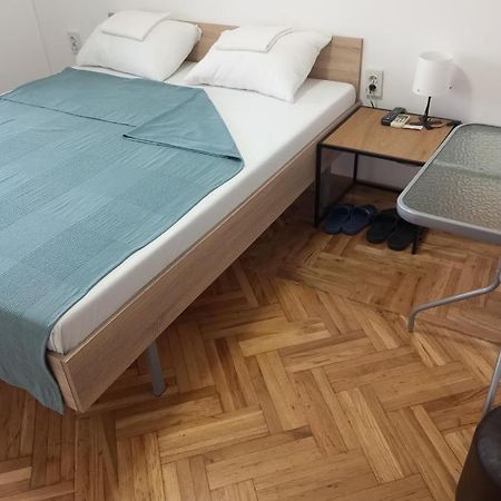 Airport Md Rooms Belgrade Exterior photo